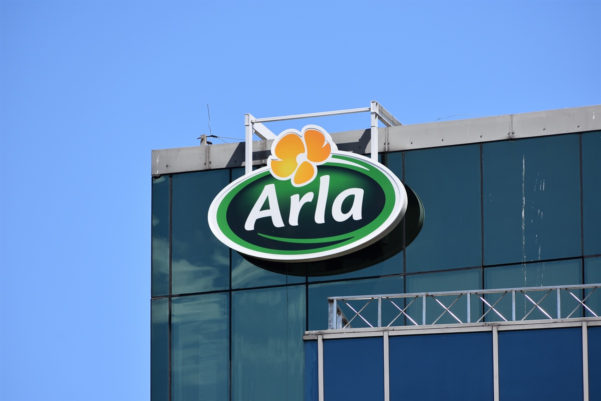 Arla rafforza gli incentivi agli allevatori per ridurre le emissioni: dal 2027 sei nuove misure