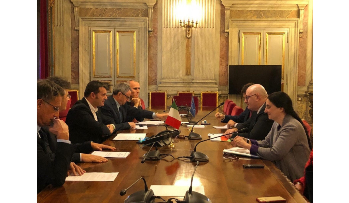 Centinaio incontra il commissario Ue Hogan
