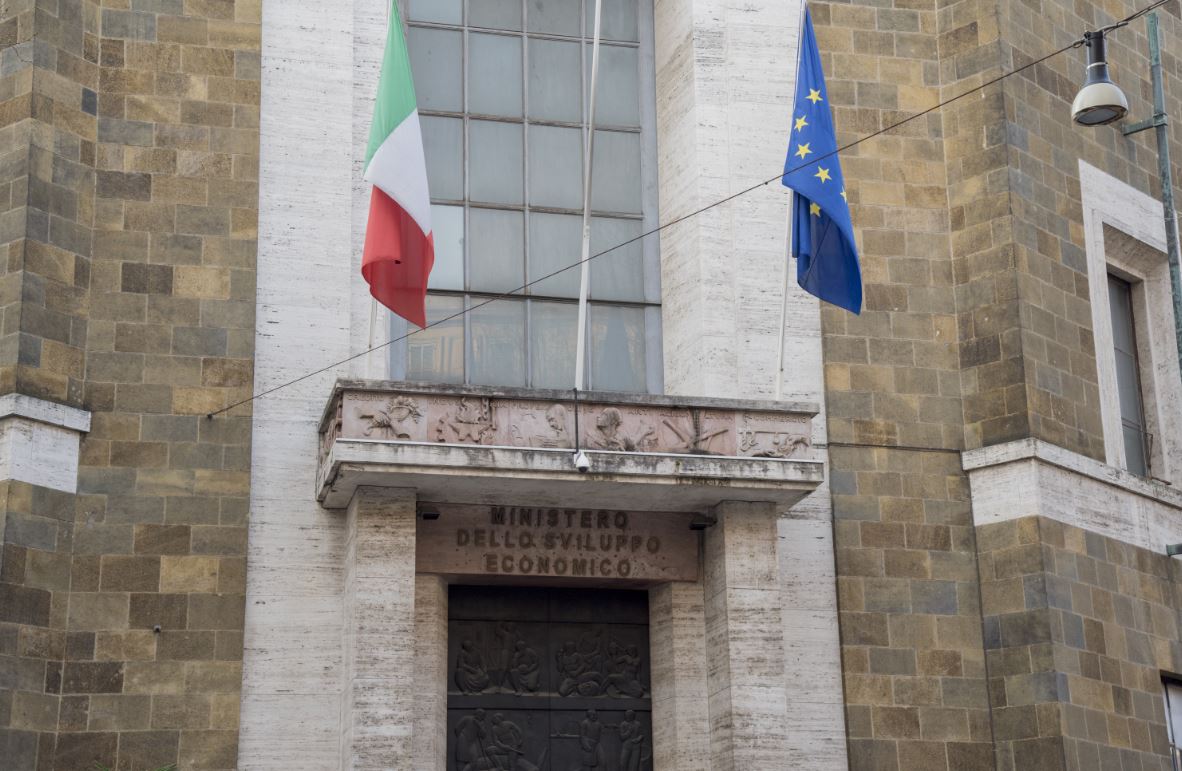 Contratti di sviluppo, priorità agli investimenti per dispositivi sanitari