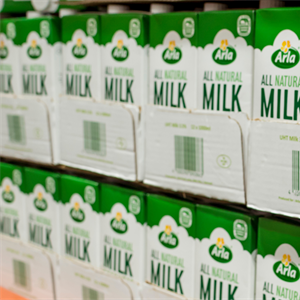 Arla Foods aumenta il prezzo semestrale del latte pagato agli allevatori